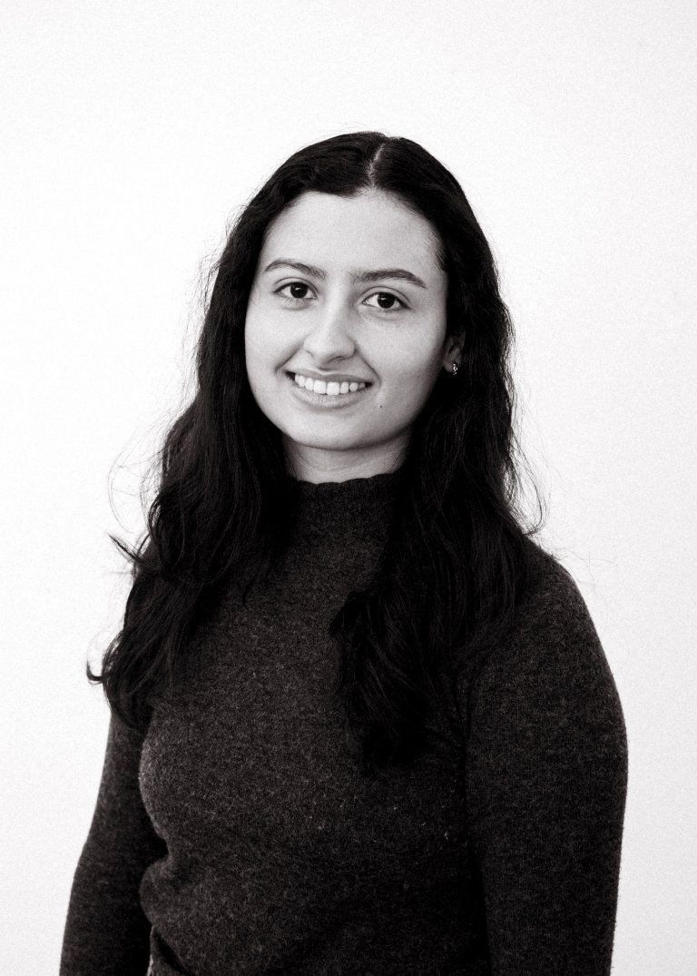 Black/white portrait of Anaís Stølen