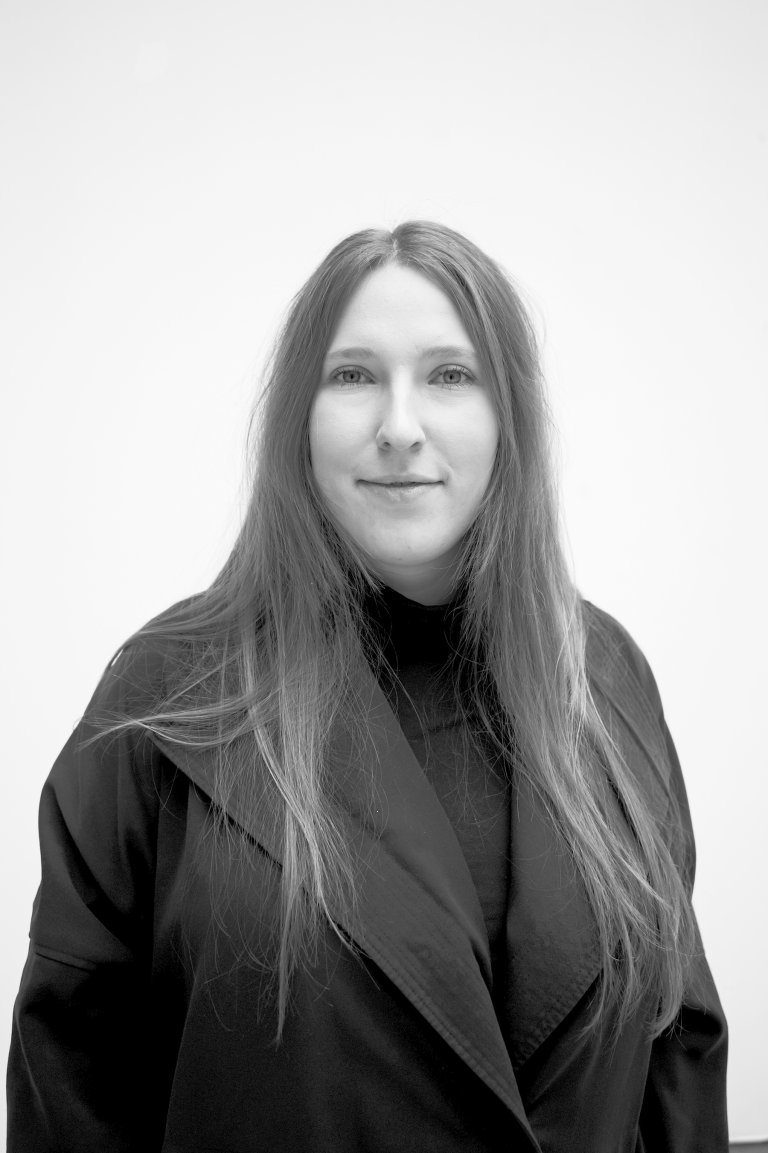 Black/white portrait of Alessia Stenzel